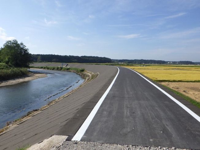 河川改良工事（堤防補強）谷田川筋の施工後写真