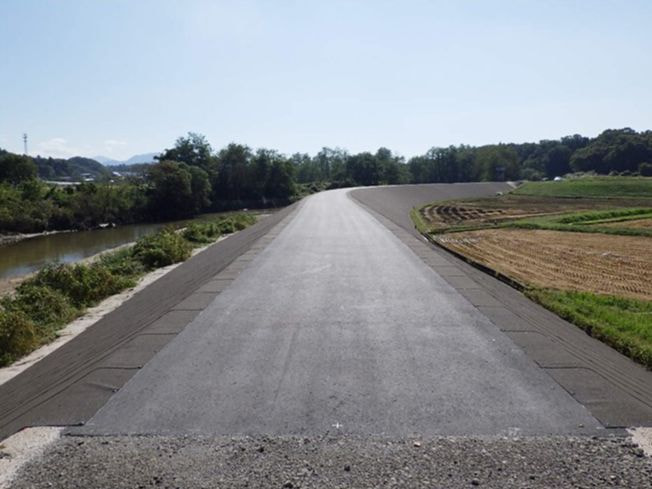 河川改良工事（堤防補強）谷田川筋の施工後写真