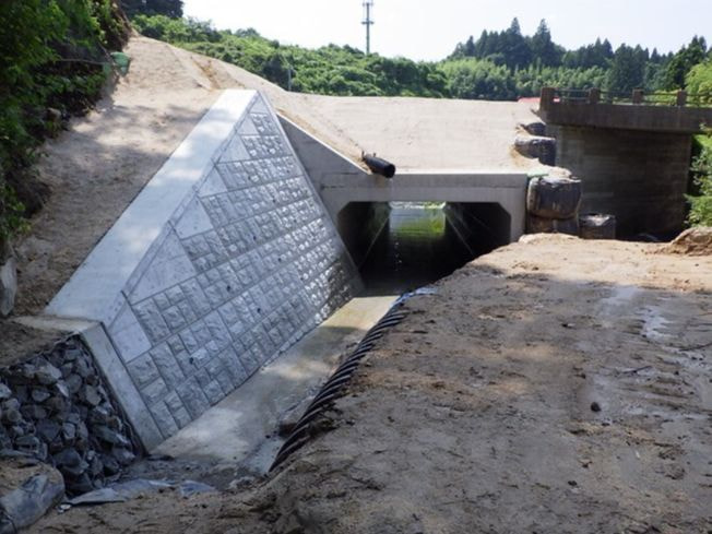 道路橋りょう整備工事（道路改良）飯野三春石川線の施工後写真