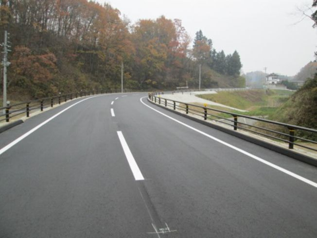 道路橋りょう整備工事（改良舗装）飯野三春石川線の施工後写真