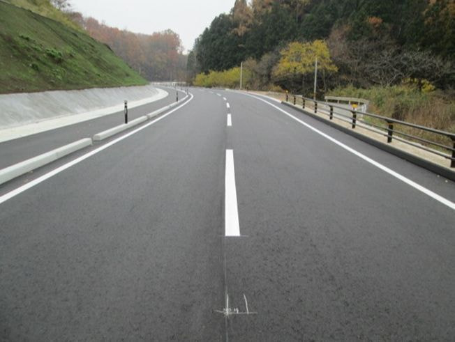 道路橋りょう整備工事（改良舗装）飯野三春石川線の施工後写真